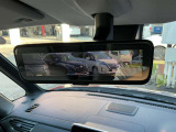 車のバックドアにカメラが付いているので映像で後ろが見れちゃいます!!!