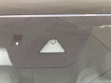 【i-ACTIVESENSE】走行中に前方の車両等を認識し、衝突しそうな時は警報とブレーキで衝突回避と被害軽減をアシスト。より安全にドライブをお楽しみいただけます。