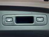【パワーバックドア】スマートキーや運転席のボタンを押すだけでリアゲートが自動で開閉します!荷物を持っている時や、高い位置にあるバックドアを閉める際に便利な機能です♪