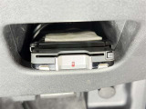【ETC】高速道路などの料金所における自動料金支払いシステムです。車載器と料金所のアンテナとの間で無線通信を行い、料金を自動で支払うことができます。