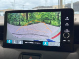 【バックカメラ】駐車時に後方がリアルタイム映像で確認できます。大型商業施設や立体駐車場での駐車時や、夜間のバック時に大活躍!運転スキルに関わらず、今や必須となった装備のひとつです!