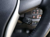 メインスイッチでONにし、希望の速度(約40km/h以上)まで加速してレバーを「SET」側に下げると、定速走行を開始します。ブレーキペダルを踏むと解除されます。