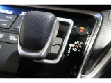 インパネシフトだから視線の移動も少なく足元もスッキリ♪運転席もゆったりしているのでゆとりを持ってドライブできますね!