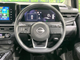 インテリアに合わせたデザインのステアリングは、運転される方のことも考え、運転しやすい形状、大きさです。是非一度、実際に触ってお確かめください。