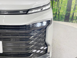 【LEDヘッドライト】悪天候や夜間走行時も良好な視界を確保し安心して運転できる高輝度LEDヘッドライトを装備!点灯速度が早く、消費電力も抑えられています。