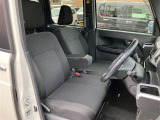 見通しのよいすっきりとした視界で、誰でも運転しやすいです。運転のしやすさは疲れにくさにも繋がりますよ♪