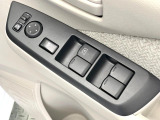【電動格納ミラー】サイドミラーは電動格納式となっており、狭い駐車場でもキズがつくリスクを抑えられます。