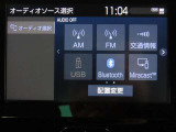 純正ナビを装備。タッチパネル式で使いやすく、お出かけもラクラクです。