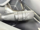 【オートライト】車外の明るさに応じて、自動的にライトの点灯・消灯を行います。
