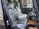 毎日過ごす運転席は要チェック。シートのへたり・擦れ、視界のイメージまで伝わる重要ポイント。