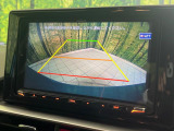 【バックカメラ】駐車時に後方がリアルタイム映像で確認できます。大型商業施設や立体駐車場での駐車時や、夜間のバック時に大活躍!運転スキルに関わらず、今や必須となった装備のひとつです!