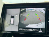 アラウンドビューモニター。上空から見下ろしているかのような映像を映し出して周囲を確認し、スムースな駐車をアシストします。