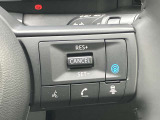 ハンドルの右側にはプロパイロットのスイッチが装備されています。高速道路で前車に追従クルーズ(アクセル・ブレーキ・ハンドル制御)ができて運転の疲れを軽減します。