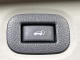 【パワーバックドア】スマートキーや運転席のボタンを押すだけでリアゲートが自動で開閉します!荷物を持っている時や、高い位置にあるバックドアを閉める際に便利な機能です♪