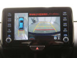 パノラミックビューモニター付きです。車両を上から見たような映像をディスプレイオーディオ画面に表示。運転席からの目視だけでは見にくい、車両周辺の状況をリアルタイムでしっかり確認できます。
