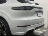 オプション:14way電動コンフォート シート メモリーパッケージを含む、パワーステアリング プラス、プライバシーガラス