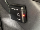 【ETC】有料道路を利用する際に料金所で停止することなく通過できる、ETC車載器(ノンストップ自動料金収受システム機器)が装備されています。セットアップを行うことで利用可能になります。