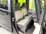 運転席シート廻りは使用感も少なく、良好な状態となっています。前オーナー様が丁寧に使っていたことがよくわかりますね。