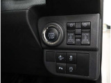 電動のスライドドアで楽々スムース!運転席から開閉の操作ができます!&スタートスイッチを押してエンジン始動ができるスマートキーが装備されています♪ポケットや鞄からキーを出さずに乗り込めます♪