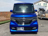 自社整備工場で点検整備をおこなってからお渡ししています。車検が残っている場合は『12ヶ月点検整備』を、車検整備付きの場合は『車検整備』をおこないます。整備費用は車両本体価格に含まれています。