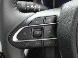 ステアリングスイッチ付き。手を離さずにさまざまな操作が可能です。