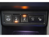 シートヒーターは、エアコンで車内を温めるよりも早くシートが温まるので、寒い季節も快適になります。