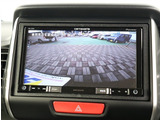お車選びをお楽しみ頂けるよう、在庫車の展示スペースを十分に確保しております。
