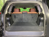 普段のお買い物や通勤、送迎等に十分な荷室スペースを確保しております。セカンドシートを倒すと、大きな荷物の積載も可能です♪