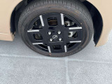 ☆アルミホイールのおかげで足元がビシッと引き締まってます。オシャレはやはり足元から♪燃費にも一役かってます☆