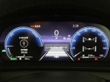 とっても見やすいメーターです。夜間時はラグジュアリーな気分にさせてくれる照明が魅力ですので、夜のドライブも楽しみになりますよ♪