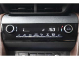 室内を快適温度にするオートエアコン!スイッチもシンプルで操作しやすく、オールシーズン快適なドライブに出かけられますね♪
