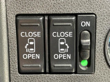 【両側パワースライドドア】スマートキーや運転席のスイッチで後席両側スライドドアの開閉が可能♪電動だから力を入れてドアを開ける必要が無く、小さなお子様でも簡単に開け閉めでき快適です♪