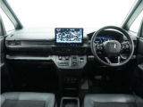 ◆視界広々で非常に運転しやすくロングドライブでも疲れを感じさせないすっきりとまとまったインパネ周りです。