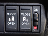 運転席からもスライドドアをボタン操作でスピーディーに開閉できます!またスマートキーでも操作できるので便利です。