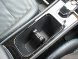 運転席助手席で使用できるドリンクホルダーです。