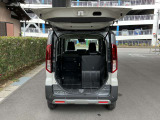 人をお乗せの際は座席、荷物を載せる際は荷室として、用途に合わせて切り替えができます。
