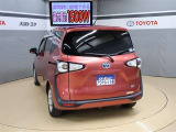 バックカメラが付いているので後方確認が非常にしやすいです。今や運転初心者も熟練者も必須装備!ついていて損はないですね♪