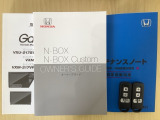 スマートキーは鍵をバッグに入れたままでもドアロックの開閉やエンジンのON・OFFができます。夜間や雨の日も鍵を探さなくて良いので便利です。
