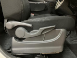 運転席シートリフターを装備しています★細かくドライビングポジションを設定できるので運転し易く、疲れにくいですね♪