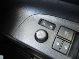 駐車時や狭い道でのすれ違い時に気を使うミラー。電動格納式ドアミラーはそんな時に便利です。