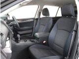 長時間の運転も疲れにくいフロントシート!体をしっかり支えてくれて運転がしやすい形状です!!