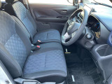 運転席は広々としていて、ゆったりと運転をお楽しみいただくことができますよ。