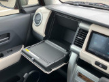 インパネボックスを開けるとテーブルが!停車中に便利【テーブル機能付インパネボックス】!
