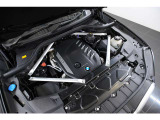 3.0L 直列6気筒DOHCターボ(ディーゼル)+モーター、エンジン:286ps/66.3kgm モーター:11ps/3.6kgm、全長&times;全幅&times;全高mm 4945&times;2005&times;1695mm、車両重量 2280kg