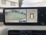 アラウンドビューモニター 駐車場での車庫入れや狭い道路での走行にカメラで確認が出来るので安心です。