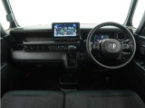 ◆視界広々で非常に運転しやすくロングドライブでも疲れを感じさせないすっきりとまとまったインパネ周りです。