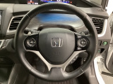ハンドルにHondaセンシング系のクルーズコントロールやレーンキープアシストなどのスイッチと、オーディオの操作スイッチが装備されています。ハンドルから手を離さず安全に操作できます。