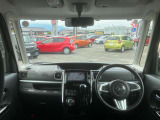 左右に視界が広く、隅々まで見渡すことができるので、とても運転がしやすいです!