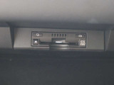 広がる運転支援サービスETC2.0搭載。全国の高速道路に設置されたITSスポットと双方向通信を図り、広域な道路交通情報や安全運転をサポートする情報を得て、音声やナビ画面上にタイムリーにお知らせします。