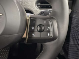 ステア右側はオーディオや電話系のスイッチ